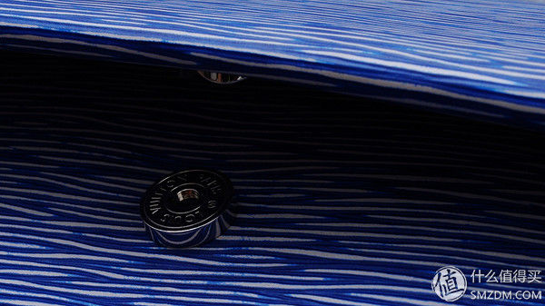 坡县入手，据说是断货配色的LV Clry手袋