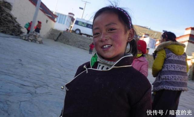 我国最接近天堂的小村庄,景色绝美却生存艰难,全村共用一个厕所