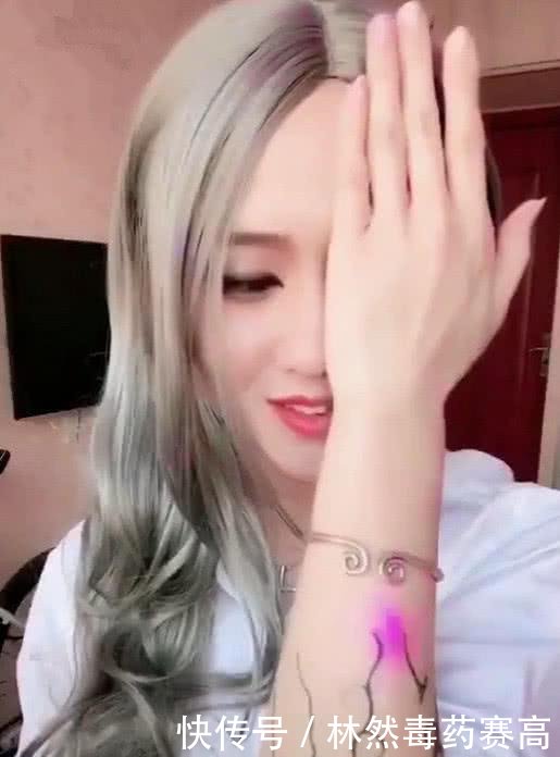 9日时尚热点：50岁金星现身机场，长款风衣穿出贵妇味道，可是小