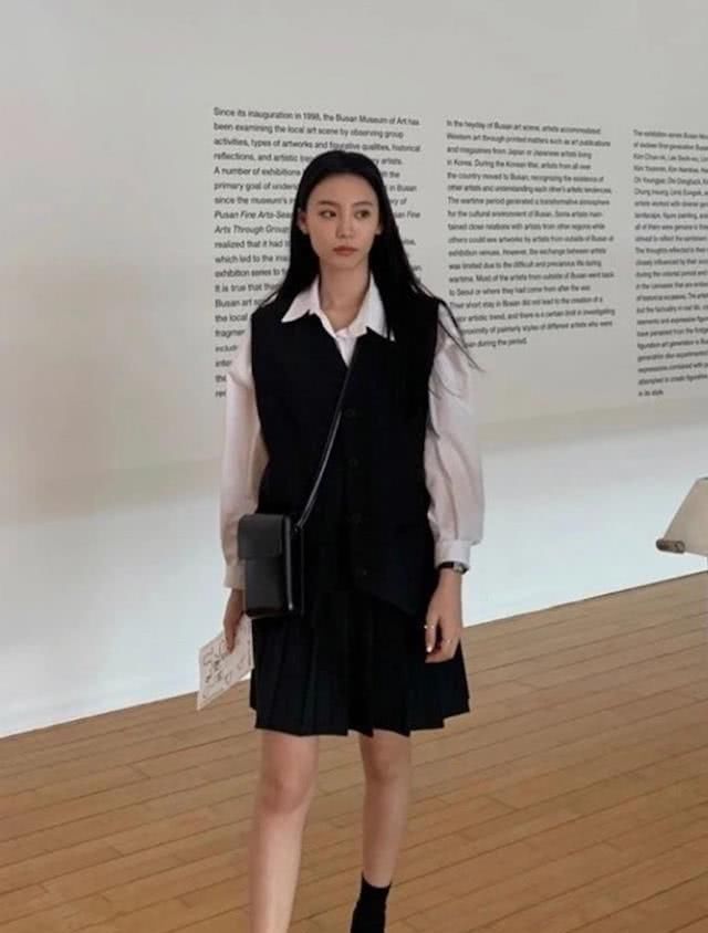 『内搭』2020年最红的外套搭配,有这三件就可以了,给你时尚潮流一全部初春!