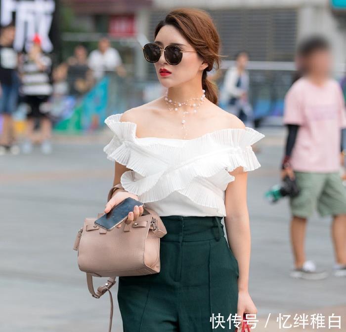 『香肩』街拍美丽的小姐姐,纤腰美腿,走在路上回头率非常高