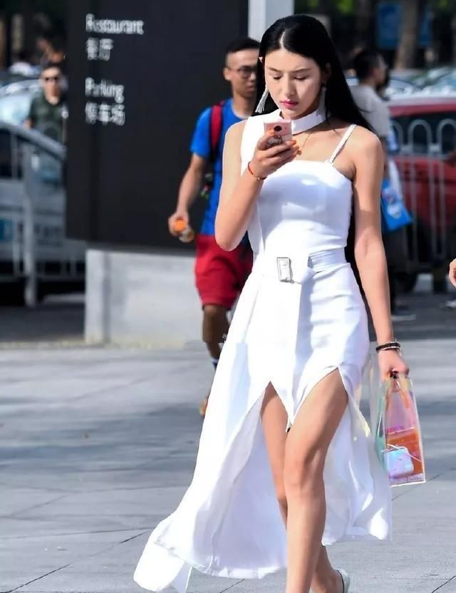  『漂亮』现代都市女孩配搭高跟鞋子，气魄十足又漂亮