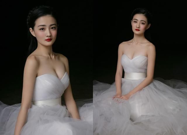 徐璐太猛了！全身只穿了件T恤，网友：裸腿出街给100分！