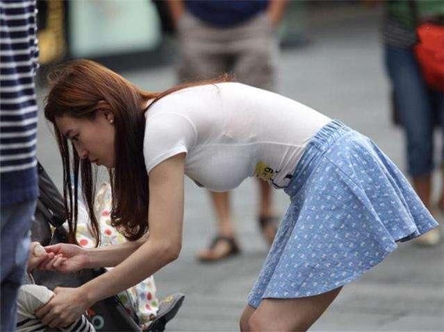 街拍:20多岁就有成熟味的女人,图2小姐姐上身不拘束!