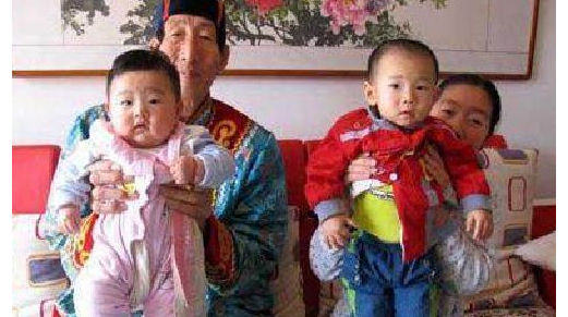  #奇迹般#他2米36中国第一巨人，走路都需拄拐杖，但他奇迹般救了