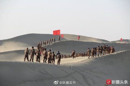  「兵团」兵团民兵沙漠徒步重走“老兵路”接受锻炼
