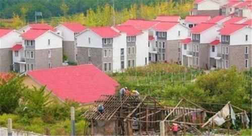  拆除|贫困户搬迁之后，老家的新房子必须被强行拆除吗？