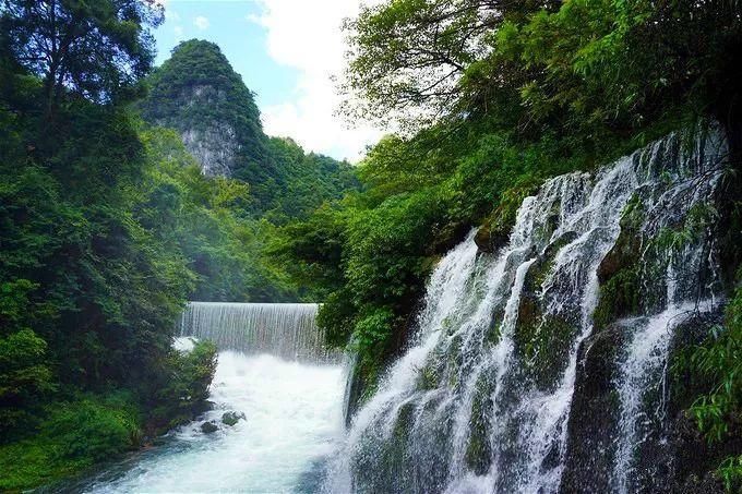 仅十几万人口的贵州小县，拥有堪比张家界的山，不输九寨沟的水!