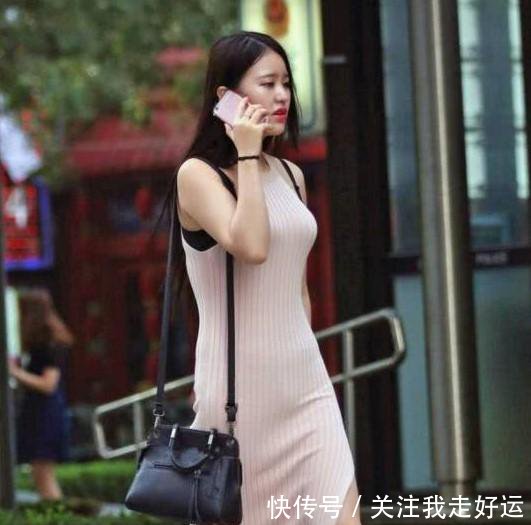 街拍美女包臀裙甜美显气质，具有温婉气质！
