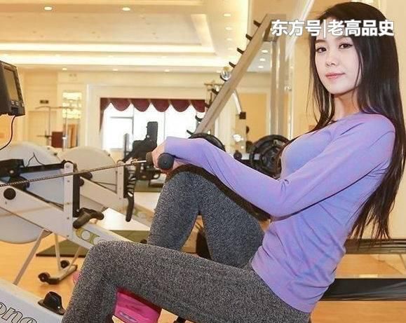 「 底裤」穿出女神范，增添个性时尚感！，优雅温和的打底裤美女