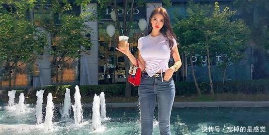 牛仔裤就该这样穿，显瘦又时尚，更招人喜欢