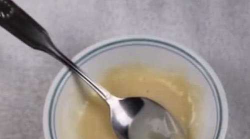 抹点家里的便宜货，轻松去除眼部皱纹！