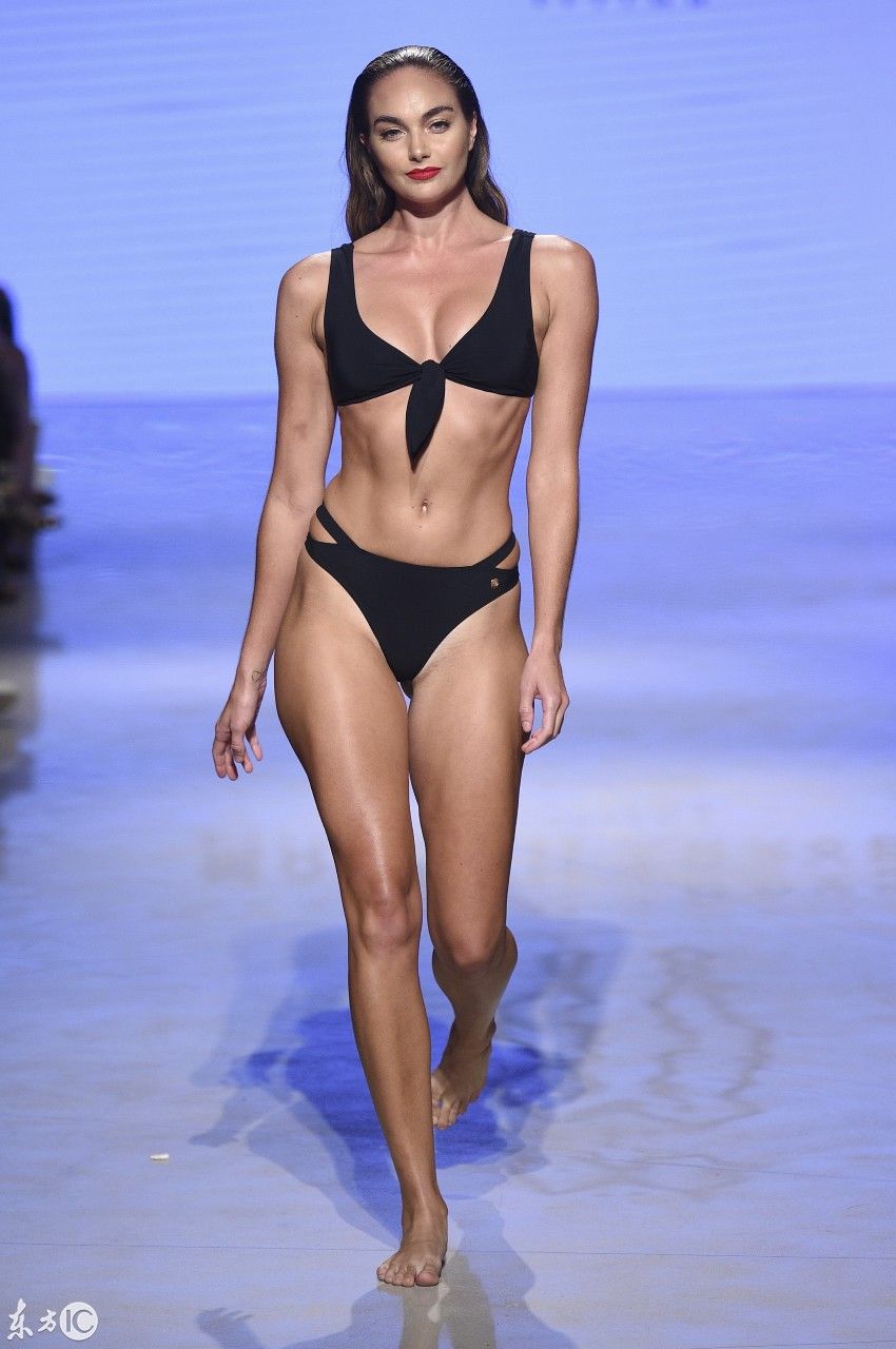 2019年迈阿密时装周游泳MAGALII ARAVENA集合