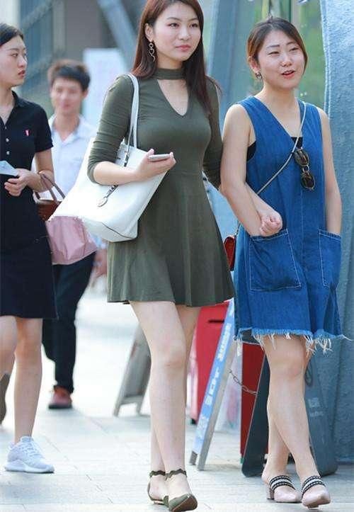  『气质』街拍: 清纯可爱的妹子, 穿搭很有女人味, 气质显优雅