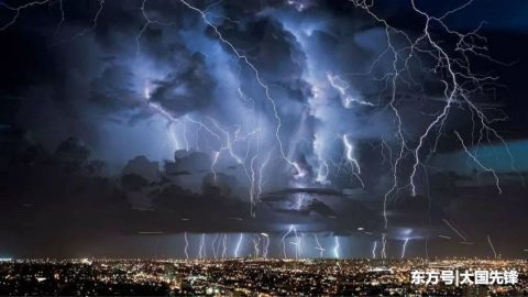 南美最神奇的村子，一年有260天在闪电，每隔3秒钟就出现一次