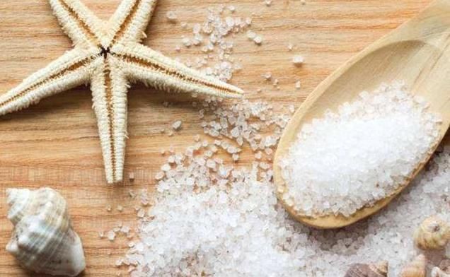 每天洗脸，鼻子上还能挤出小米粒，是螨虫一遍遍在毛孔制造垃圾！