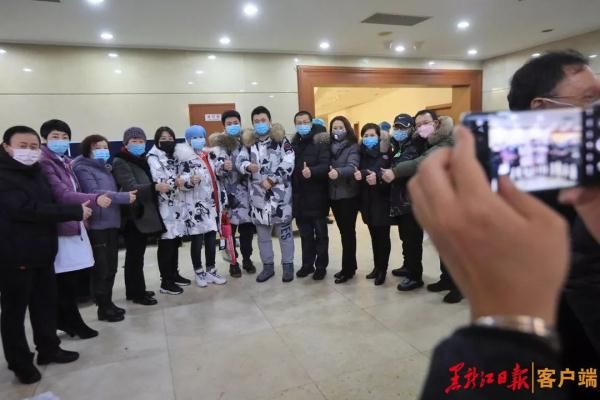  #出征#仅11小时完成集结 我省第四批驰援湖北医疗队出征