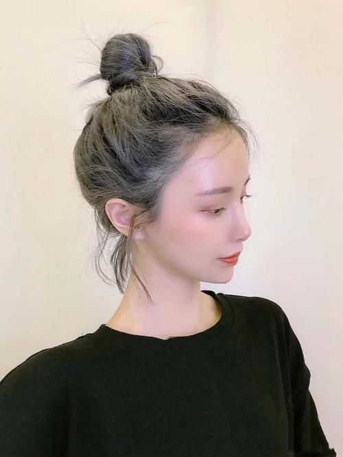  『半丸子头』短发女生有福了，这样扎减龄俏皮，明星也都这么扎，超迷人