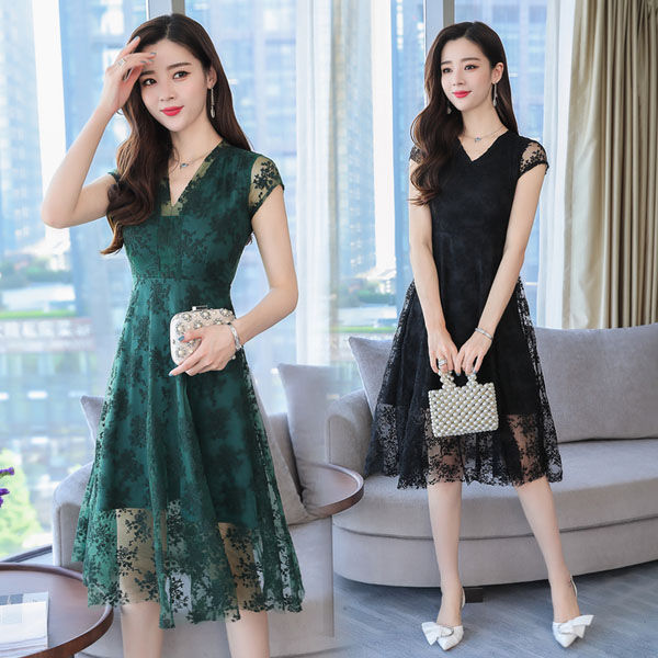 有一种性感，叫“蕾丝裙”，若隐若现的气质，连背影都过分吸睛