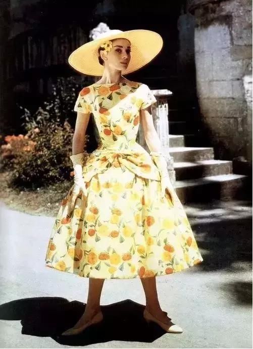 这条裙子人人都有,但80%的人都穿成了村姑!有时候土不是你的错