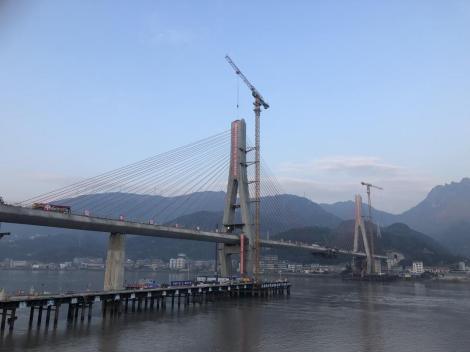 主跨300米！我国改写铁路混凝土斜拉桥世界记录