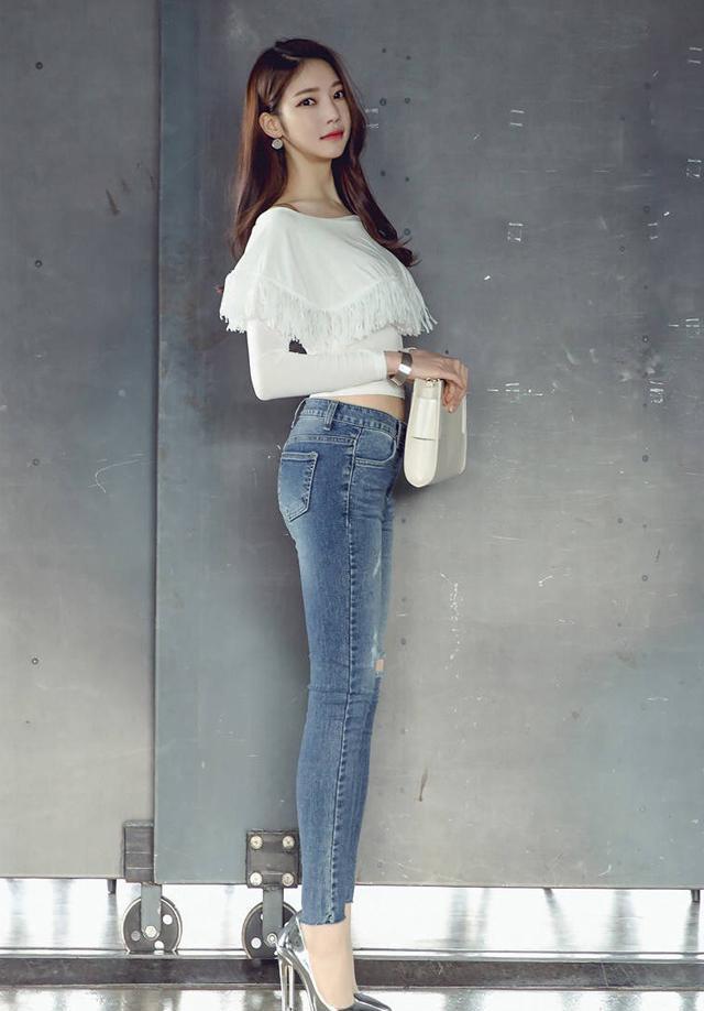 牛仔裤时尚又好看, 穿出玲珑身材