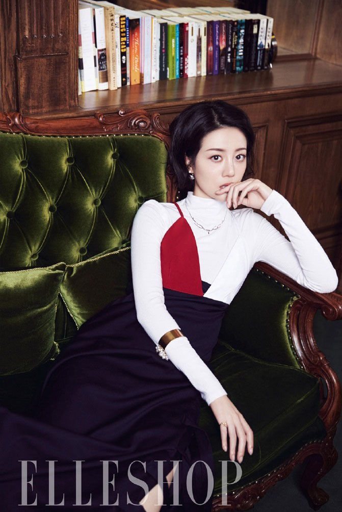 李溪芮:修长美腿十分养眼