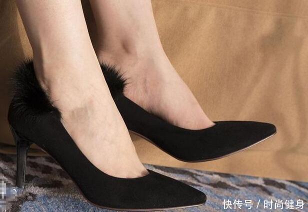 尖头高跟鞋彰显出女人高冷的范，驾驭时尚潮流，看着更有魅力！