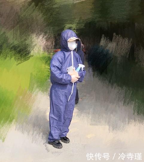 『作品』大家下楼拿菜的样子,像极了时装周上那些看不懂的鬼才设计师作品!