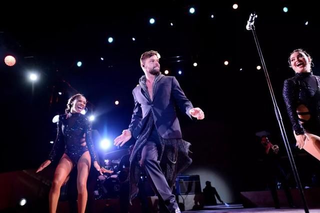 每周时报|LOEWE出书，Supreme卖报纸，本周时尚圈也太文艺了吧