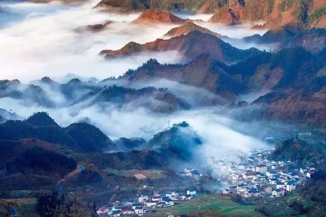 中国史上最美高铁线！刚开通就成网红，一站十景！