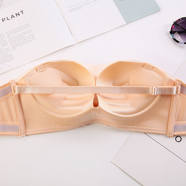 个性别致的蕾丝套装,打造女人的凹凸曲线