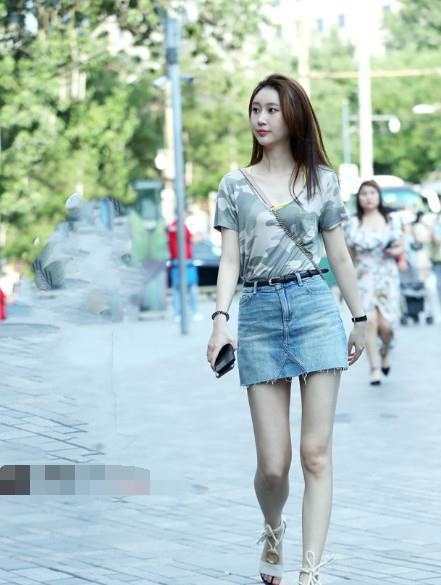 街拍：“S”型身材是什么样子？图二给出完美的解释！
