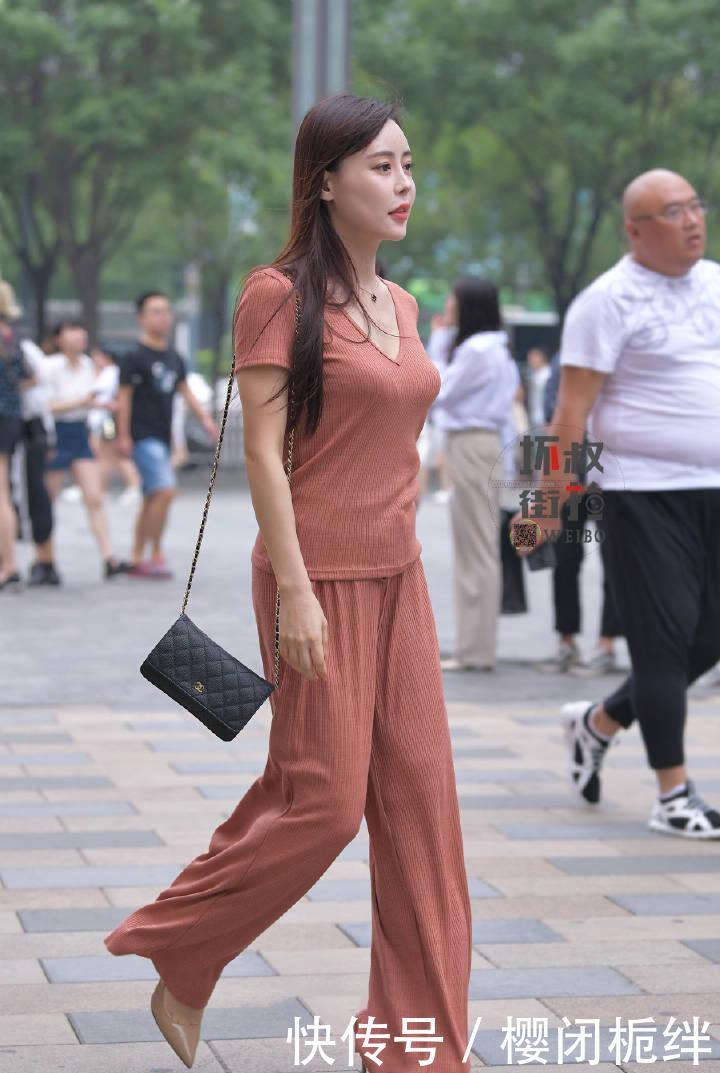 「 装做」集舒适和时尚于一身,时髦到不行!,街拍:用运动装做混搭