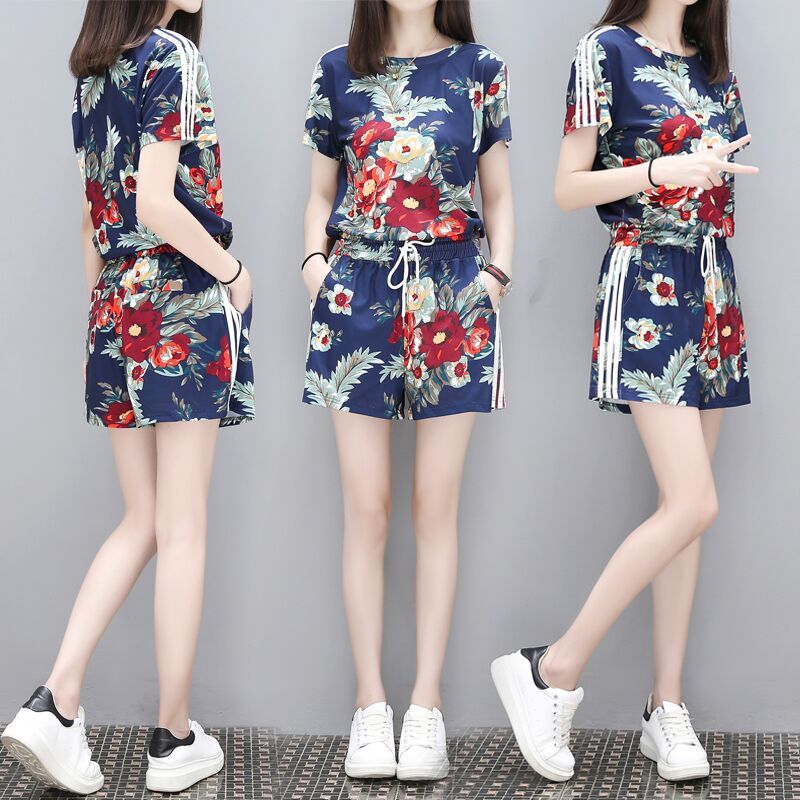 别再傻傻的还穿裙子，奔三奔四女人都流行这样穿，图8还从没见过