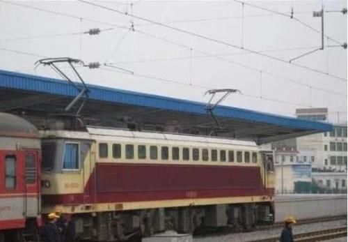  【高铁】火车道旁写着“禁止双弓”，究竟是什么意思，终于知道