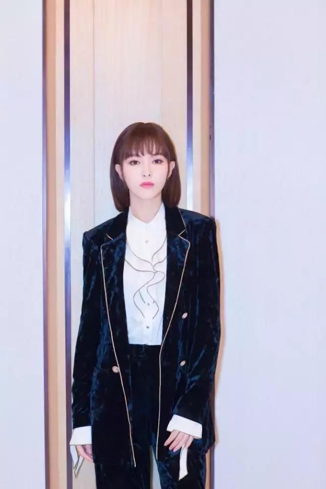 你的额头适合什么刘海？舒淇陈妍希换对刘海脸小一圈，美成仙