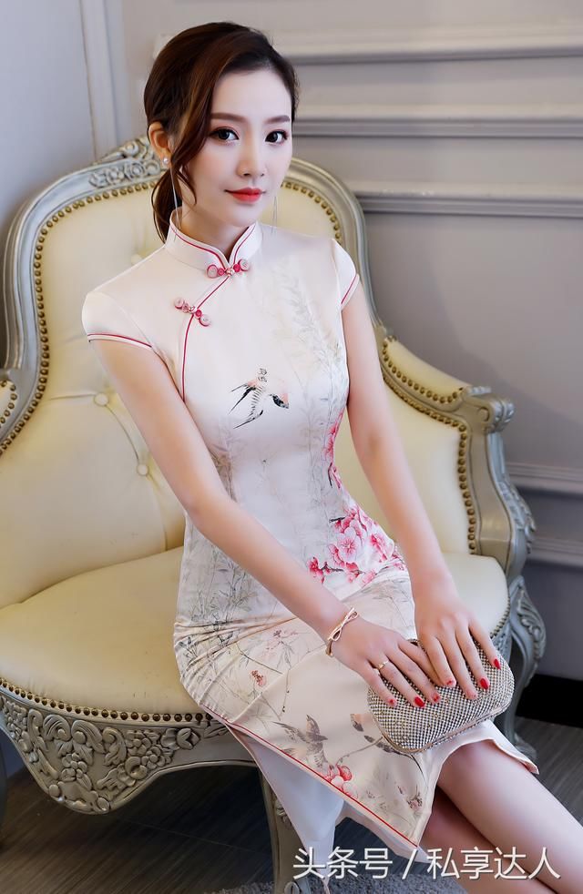 谁说中长款旗袍穿不出女人的饱满凹凸感？