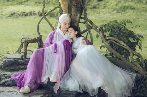  「电视剧」电视剧热度榜，《鬓边海棠》上涨至第二，但难敌《冰糖炖雪梨》
