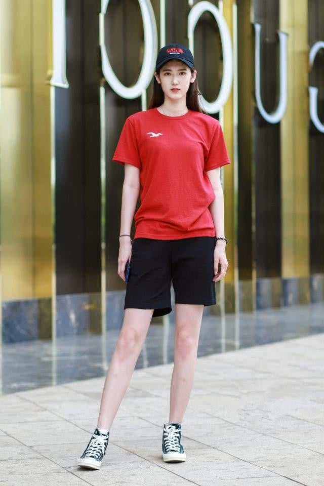 时尚街拍：摄影师镜头下的街头，小姐姐细腻纯情，我想跟图7小姐