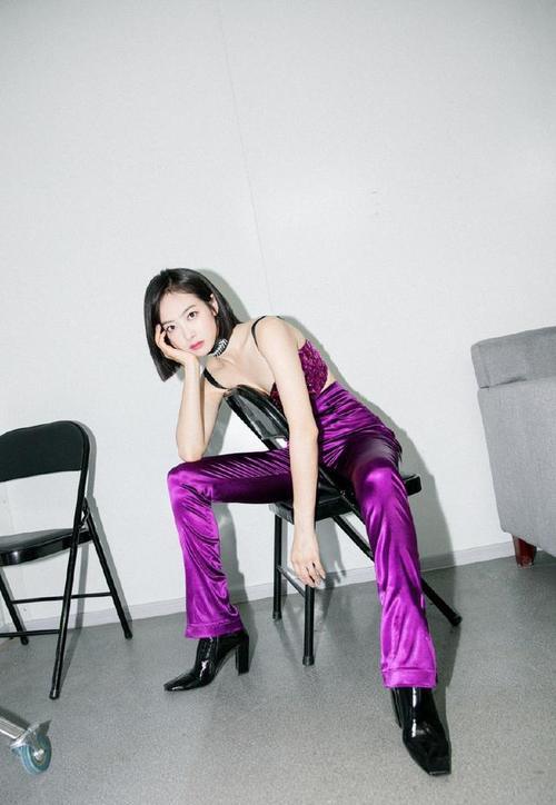 31岁宋茜厉害了！这么暴露的衣服都敢穿，网友：身材好太任性