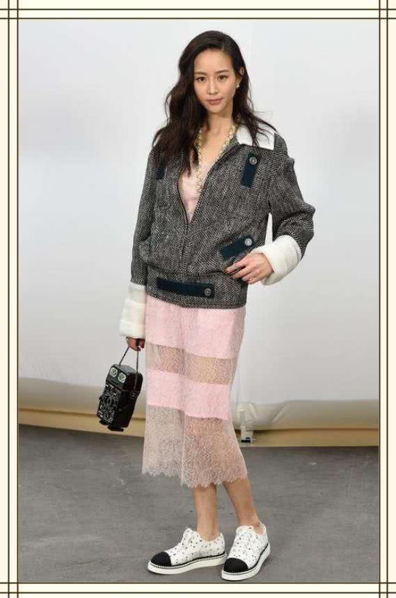 张钧甯真敢穿！胸前只用一条布遮住重点，网友：我还以为是马赛克