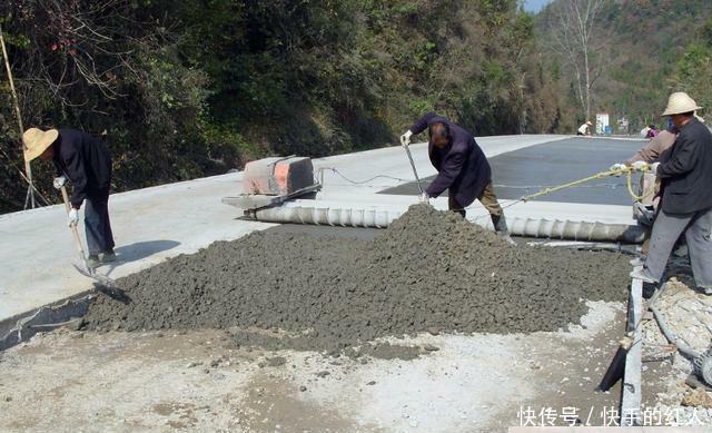 村村通公路成了“村村痛”，到底谁的错？专家的回答让农民很无奈