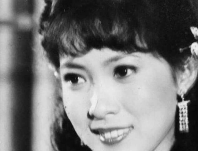 #表演#演艺圈第一个嫁到国外的女明星，如今混血女儿进演艺圈，颜值超高