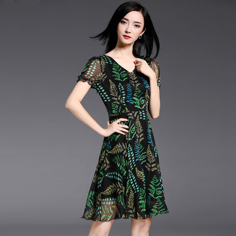 哇塞，头一次见妈妈穿这样的连衣裙，55岁还美得跟30岁一样