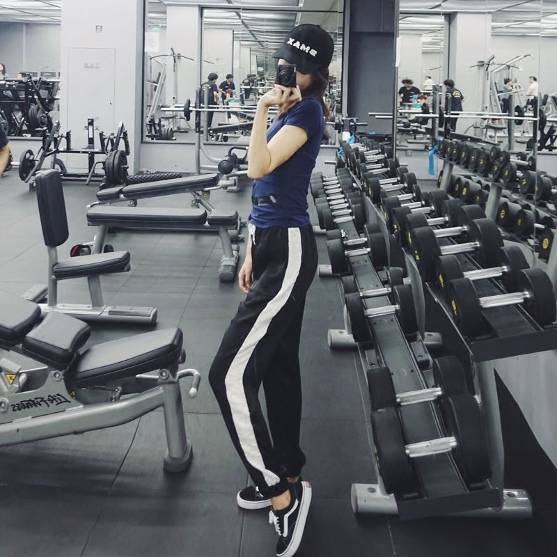 练瑜伽的女人真有心机，不管是穿着还是动作，都让人移不开眼珠