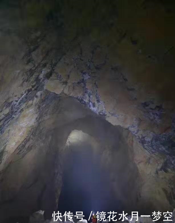 昨天,利川发现一个超级大溶洞,洞中有山、有河……