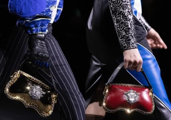  『蓬蓬裙』巴黎时装周：LV蓬蓬裙配全新老花包太美！200人合唱团当背景