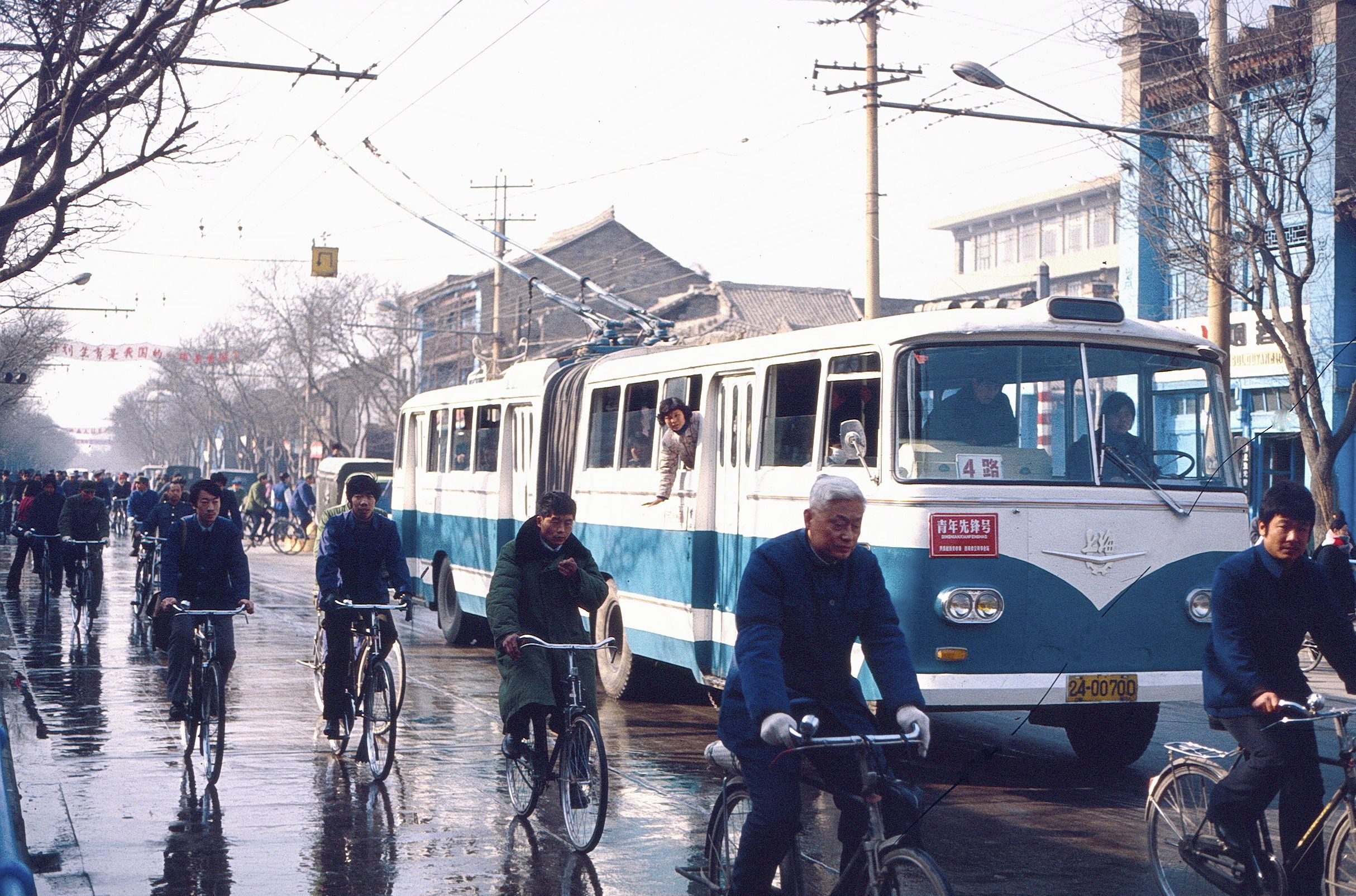 一组老照片，带你穿越到1980年的中国，真实的百姓日常!