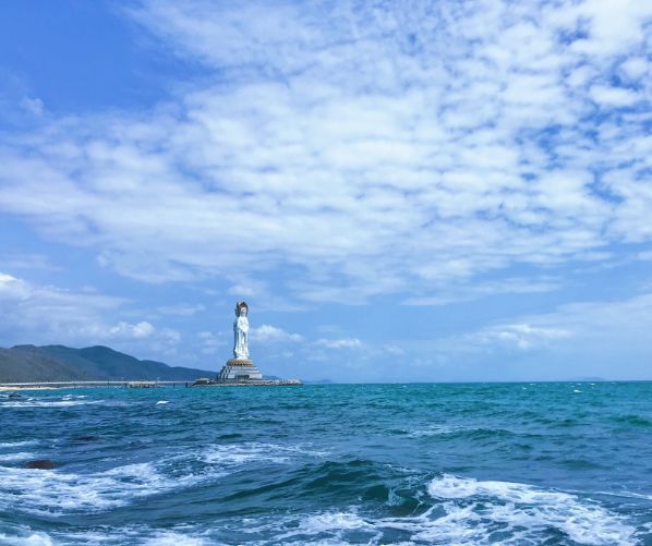 世界上最高的海上观音像，比自由女神还高15米，游客：世间少有